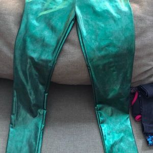 Shiny green leggings